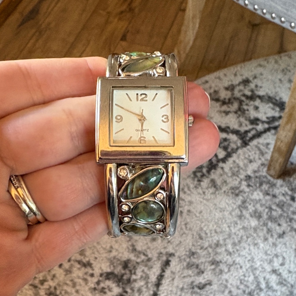 VTG Quartz Watch Women Abalone Shell Watch like new needs battery